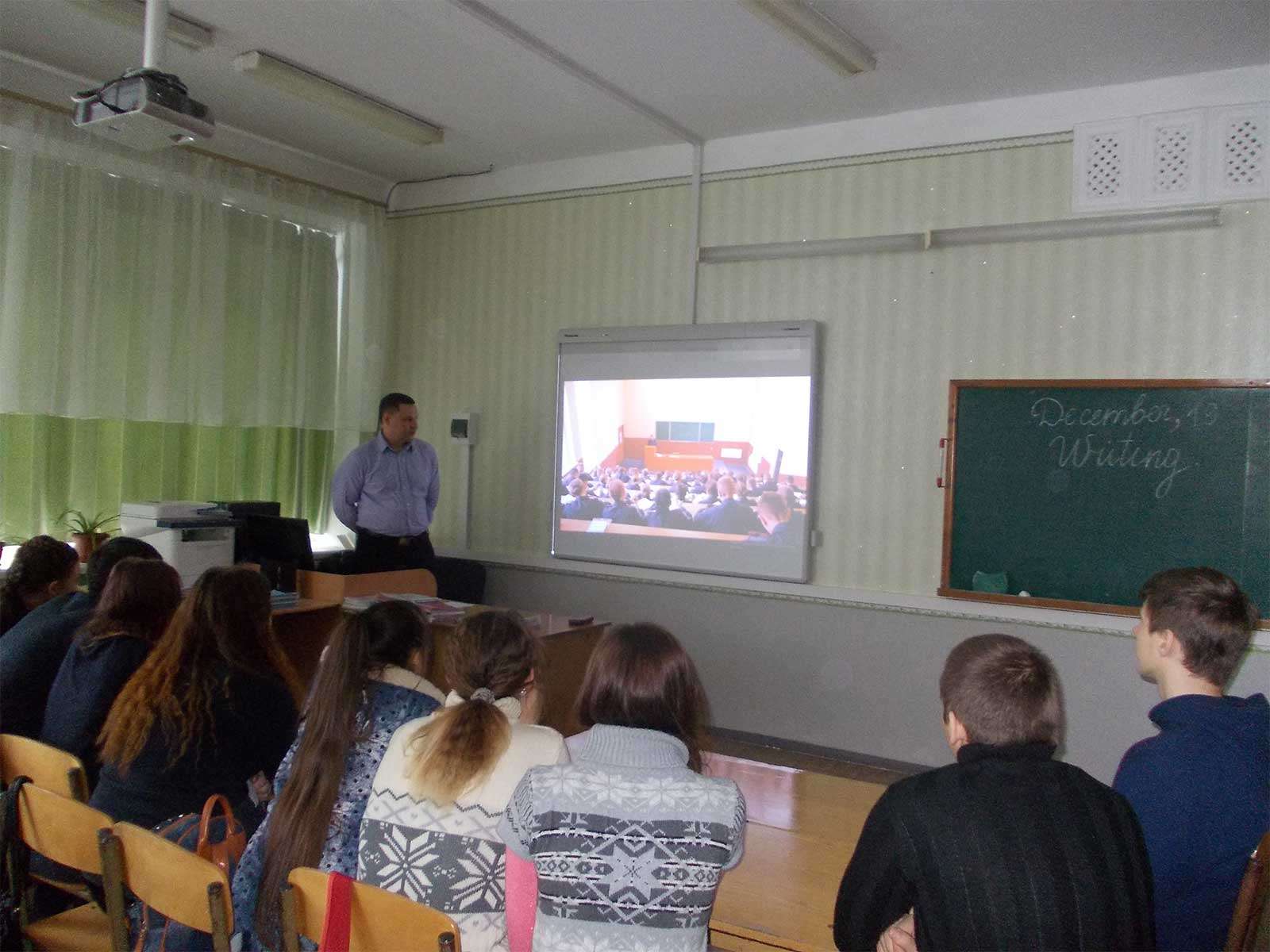 Викладачі ДДУВС проводять бінарні заняття на тему «Школа і поліція»у школах Дніпропетровщини
