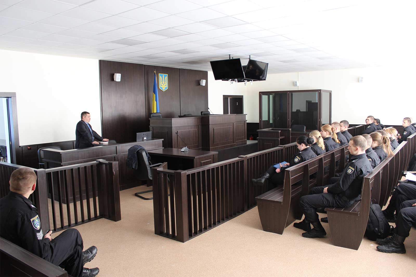 Суддя з Донеччини провів для курсантів модельне судове засідання.