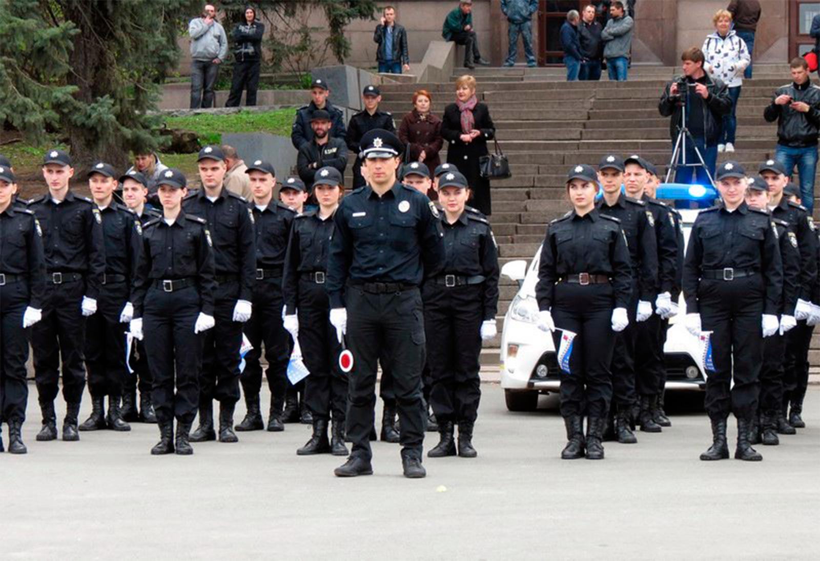 До заходу долучилися школярі Дніпропетровщини, студенти та поліціянти.