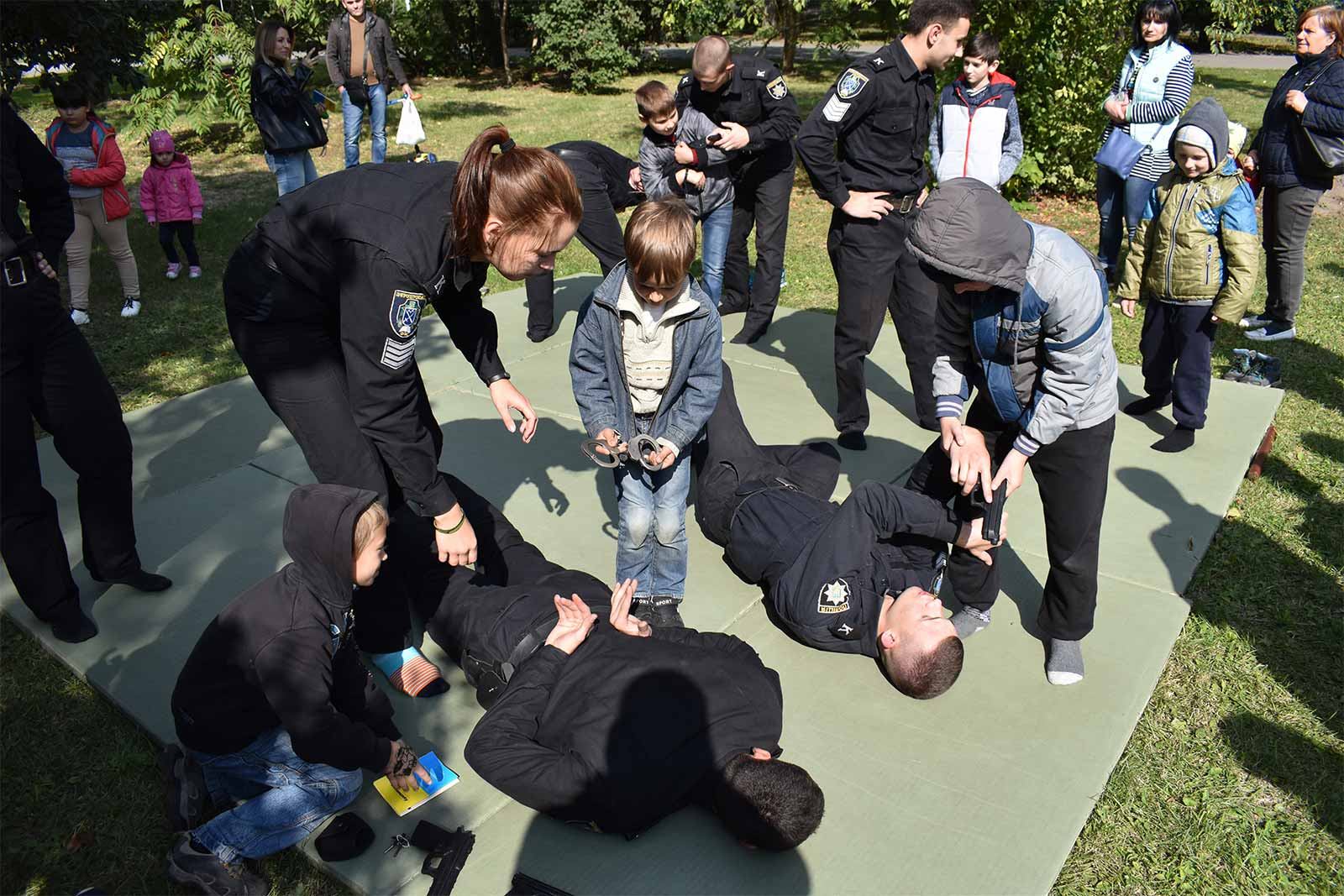 Зацікавили маленьких відвідувачів майстер-класи