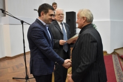 Т.в.о. ректора Олег Золотоноша вручив почесні грамоти пенсіонерам та ветеранам