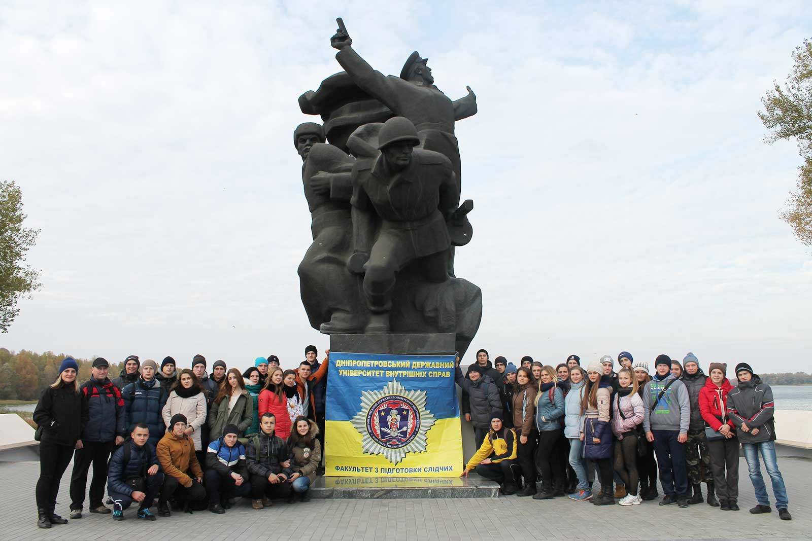 Курсанти побували біля пам’ятника воїнам, загиблим при форсуванні Дніпра