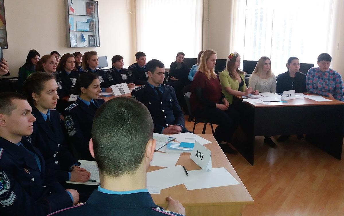 Курсанти та студенти ДДУВС продемонстрували відмінні знання з української мови