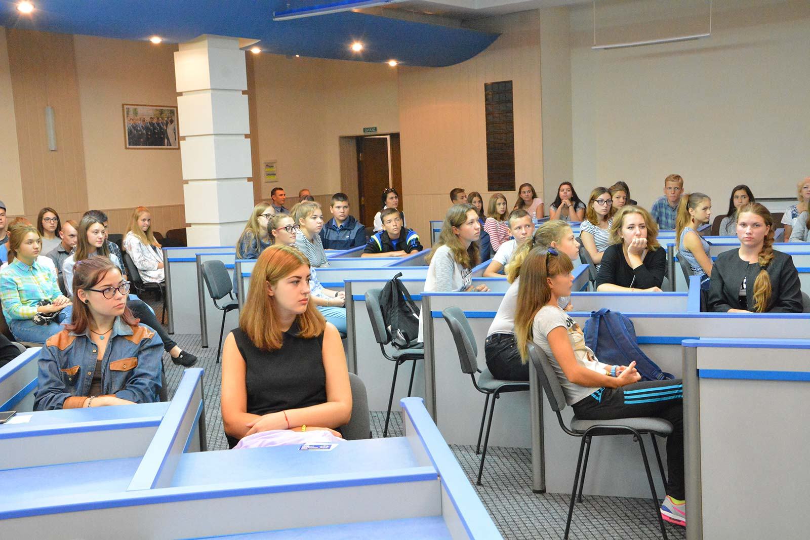Зустріч старшокласників із керівництвом університету, представниками Департаменту освіти і науки Дніпропетровської ОДА, деканами факультетів та викладачами.