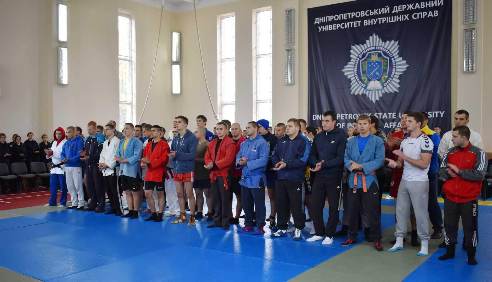 У Дніпропетровському державному університеті внутрішніх справ на татамі зійшлися правоохоронці та рятівники