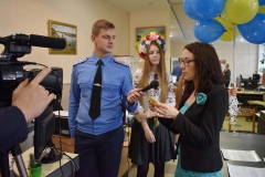 Керівники структурних підрозділів, співробітники, курсанти та студенти ДДУВС зачитували рядки української поезії.