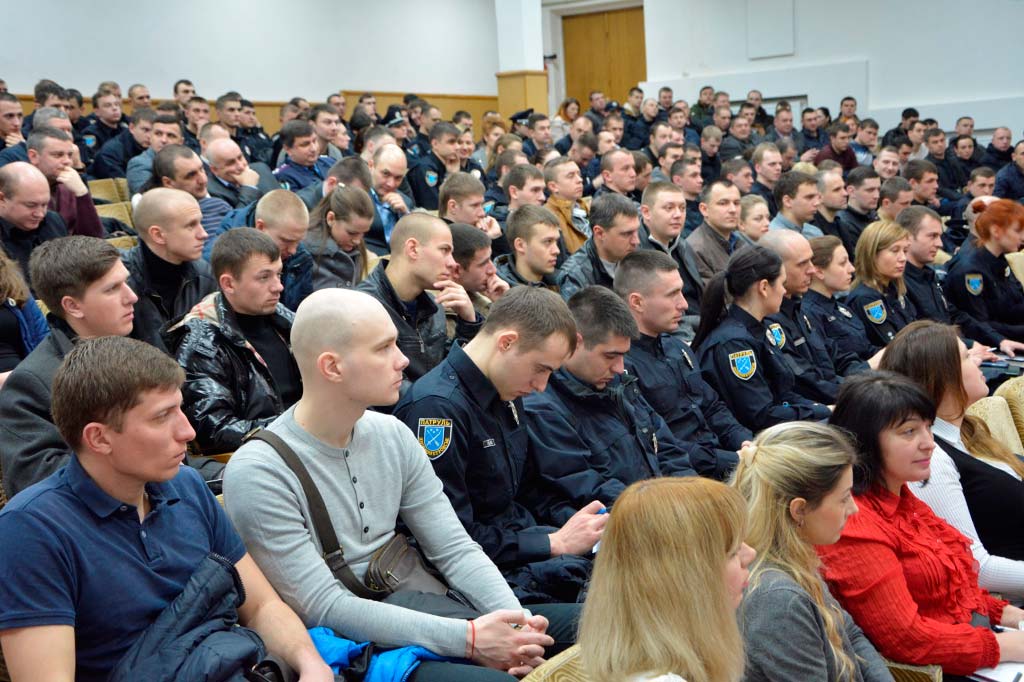 Патрульні поліцейські Дніпропетровська у ДДУВС