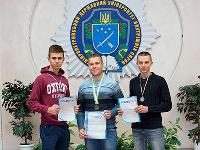 На Чемпіонаті з козацького двобою студенти юридичного факультету ДДУВС здобули три призових місця