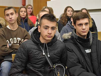 Зустріч з абітурієнтами та їхніми батьками розпочалася у конференц-залі Дніпропетровського державного університету внутрішніх справ.