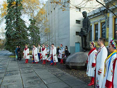 Співробітники, курсанти та студенти університету взяли участь в урочистостях з нагоди відзначення 161-ї річниці від дня народження Дмитра Яворницького
