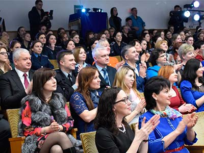Дніпропетровський державний університет внутрішніх справ відсвяткував перше весняне свято - Міжнародний жіночий день 8 березня.