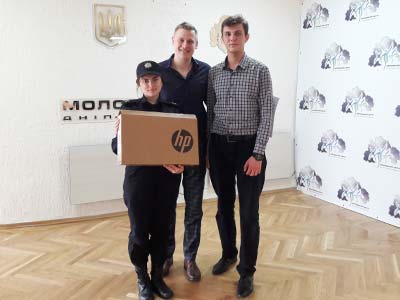 Студенти університету у подарунок від «Молодіжного Центру Дніпропетровщини» отримали ноутбук