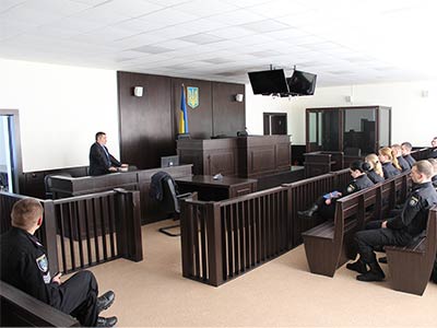 Суддя з Донеччини провів для курсантів модельне судове засідання