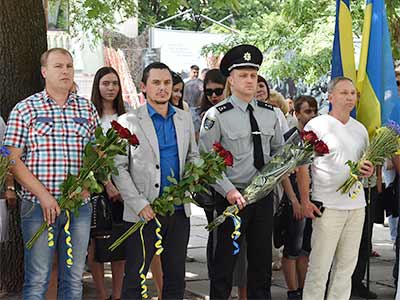З нагоди Дня Конституції України поклали квіти до пам’ятника Дмитру Яворницькому