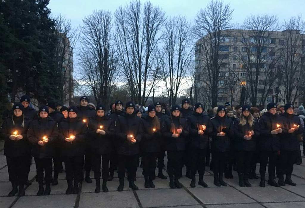 На Криворізькому факультеті Дніпропетровського державного університету внутрішніх справ відбулись жалобні заходи з нагоди Дня пам’яті жертв голодоморів.