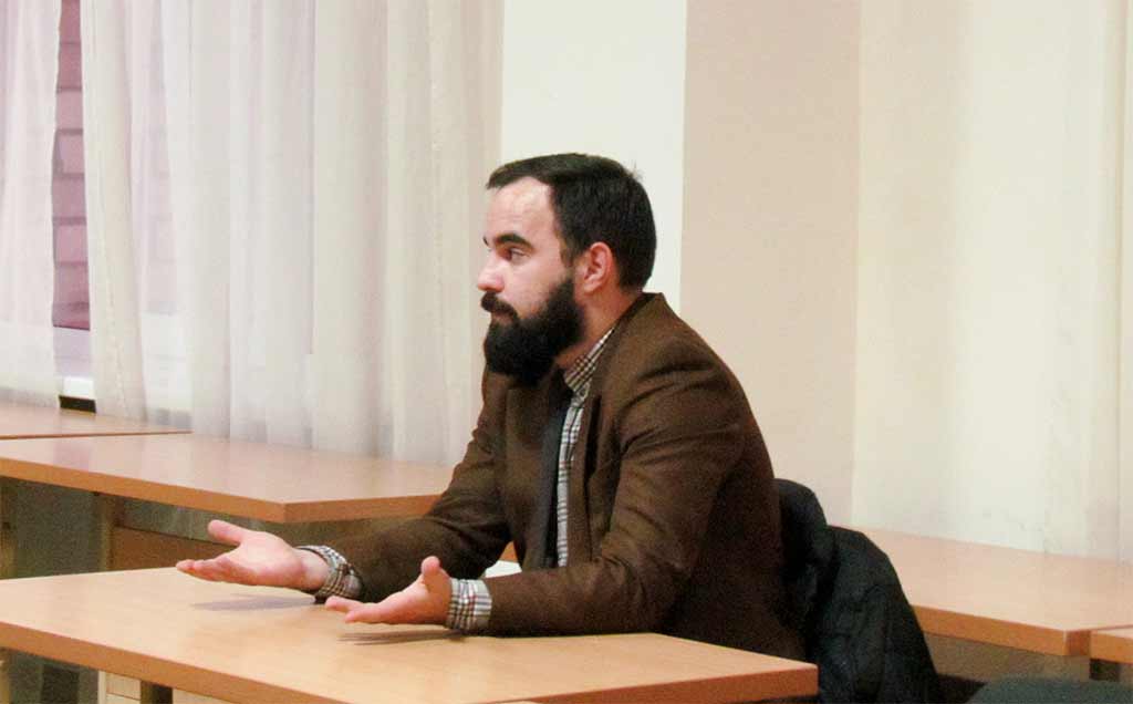 Першокурсники спілкувалися з оперуповноваженим Департаменту захисту економіки в Дніпропетровській області Тимуром Бакурідзе