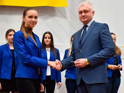 Першокурсники юридичного факультету Дніпропетровського державного університету внутрішніх справ отримали студентські квитки.