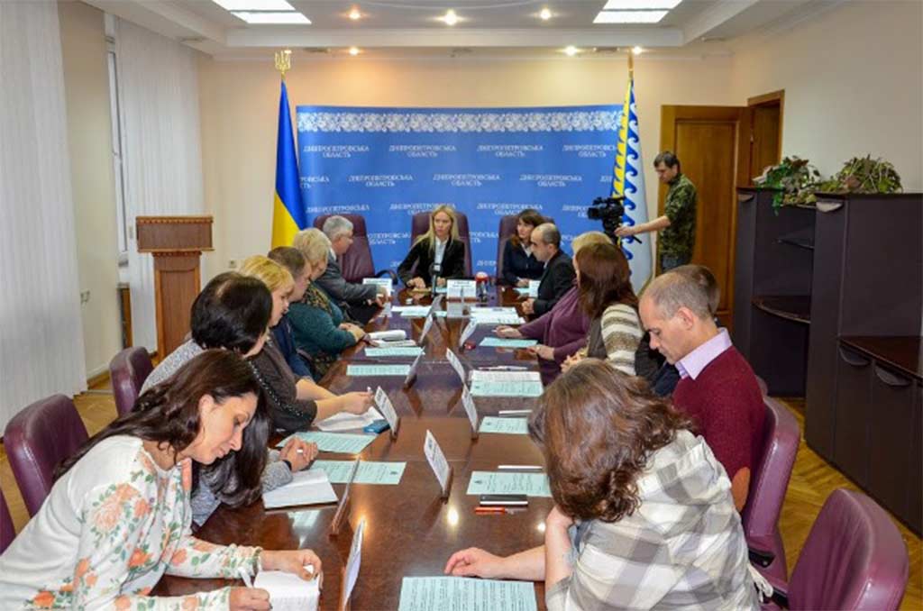 Представники ДДУВС за круглим столом у ДніпроОДА обговорили столітню історію України