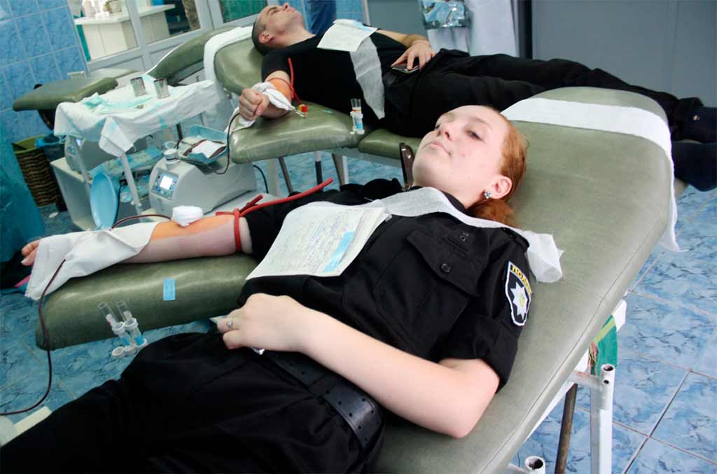 Курсанти Криворізького факультету здали кров заради порятунку хворих дітей та поранених бійців АТО