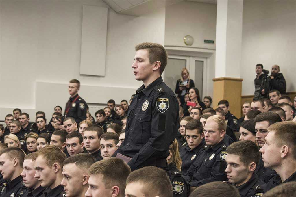 Голова Національної поліції України поспілкувався з курсантами ДДУВС
