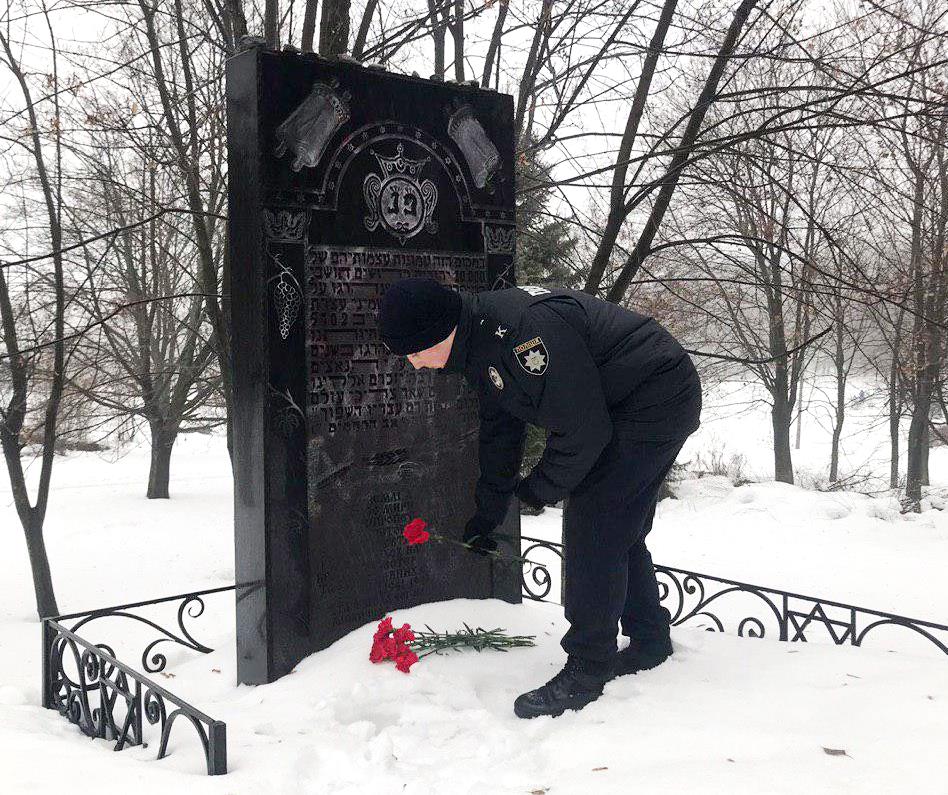 Курсанти ДДУВС ушанували пам’ять жертв Голокосту