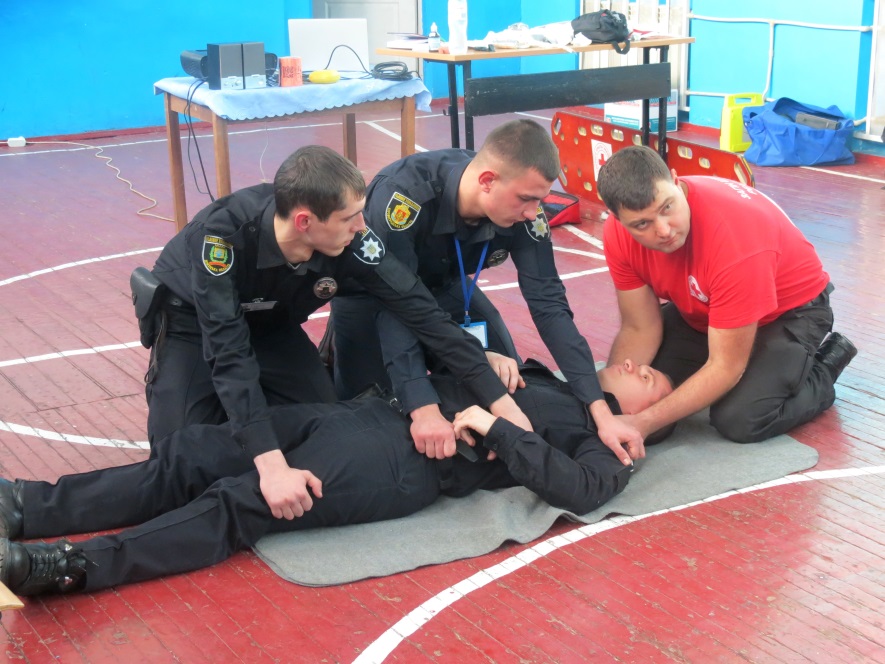 Як запорізькі поліцейські вчилися надавати першу медичну допомогу 