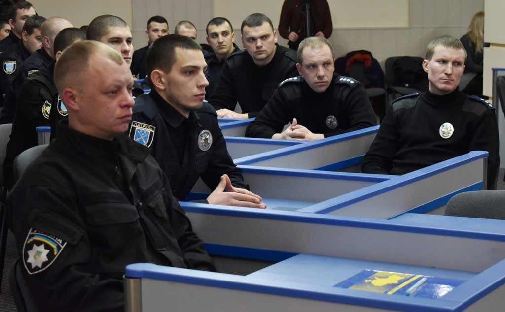 «Шериф по-українськи»: як у ДДУВС навчають дільничних офіцерів поліції нового формату