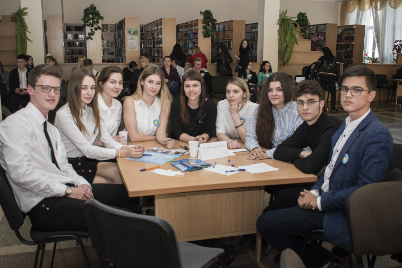 Дніпровські школярі зійшлися у правовому поєдинку