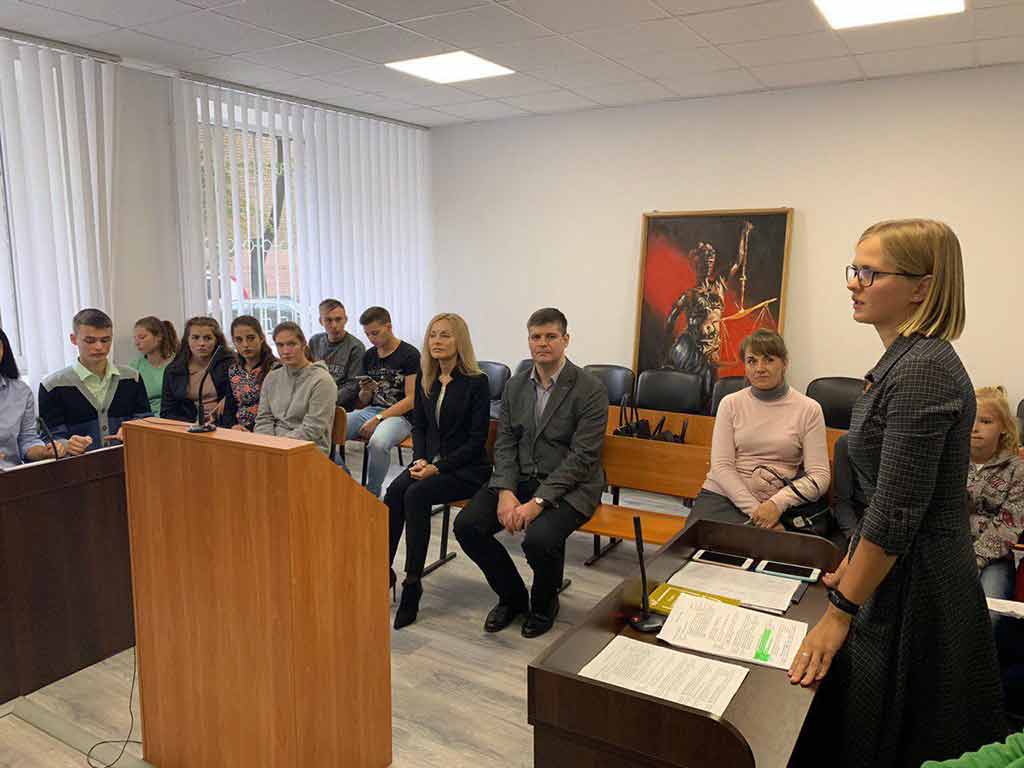 Дніпропетровський окружний адміністративний суд відчиняє двері школярам та студентам