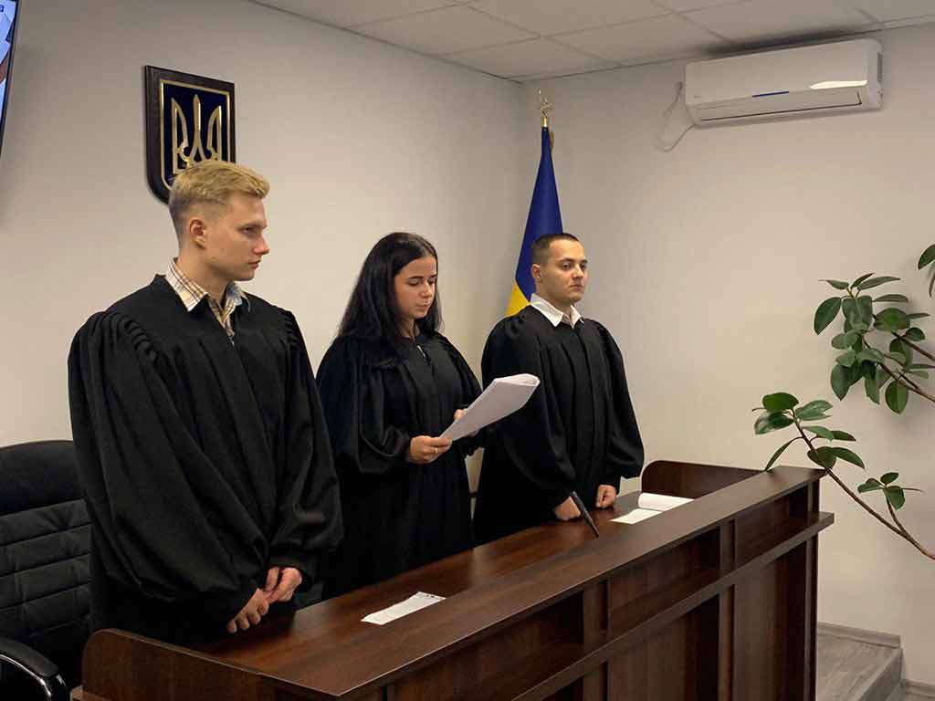 Дніпропетровський окружний адміністративний суд відчиняє двері школярам та студентам