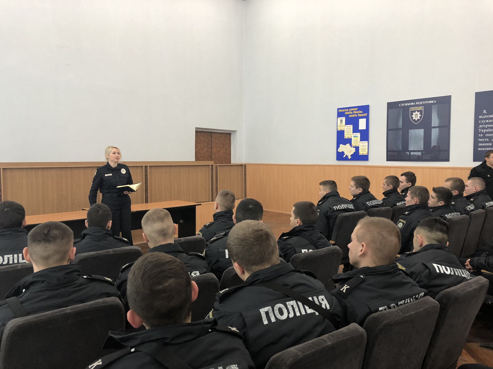 Курсанти ДДУВС спілкуються з практиками