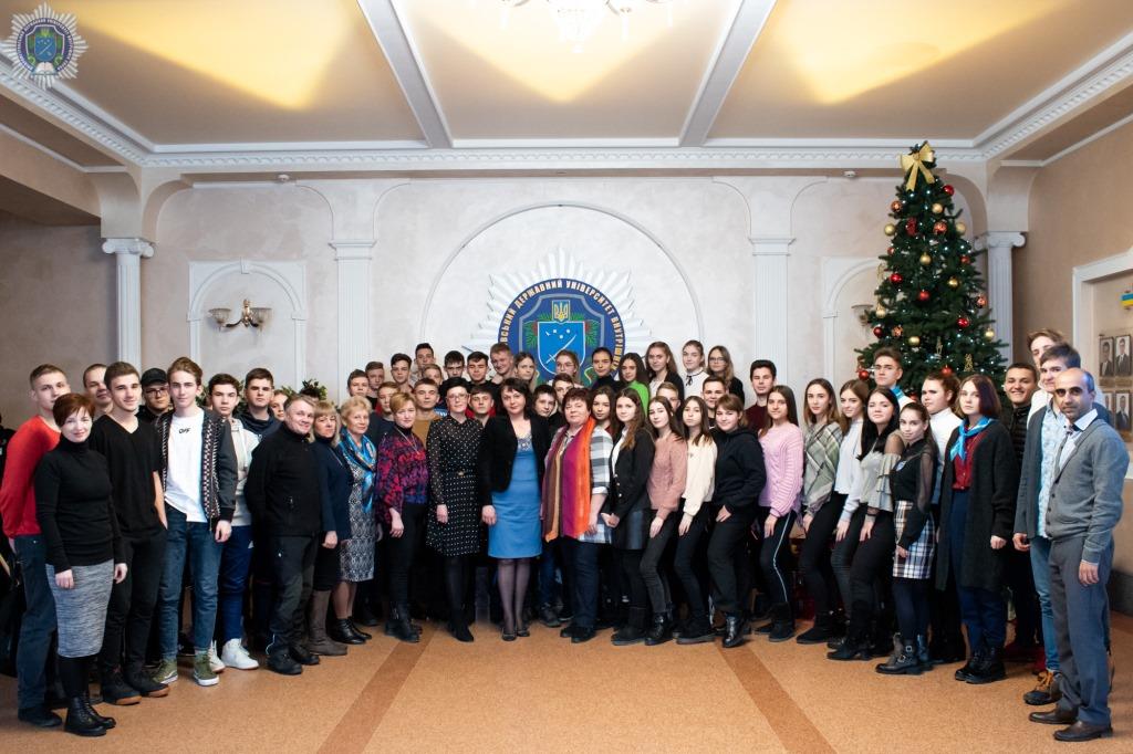 Школярі Дніпропетровської та Запорізької областей випробували свої знання в інтелектуальному конкурсі